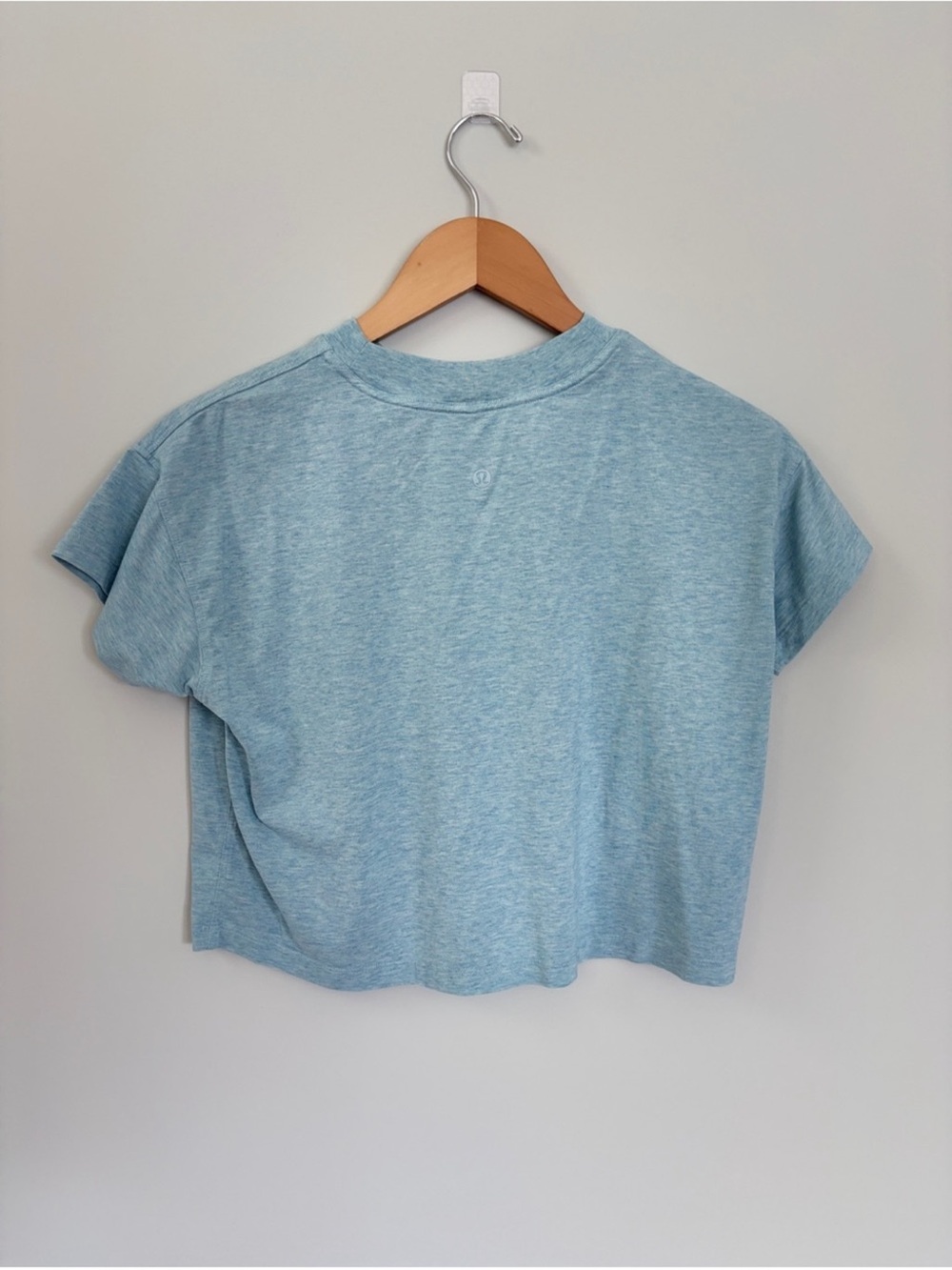 Lululemon Cropped Short Sleeve Tee Heathered Blue - Picture 2 of 5